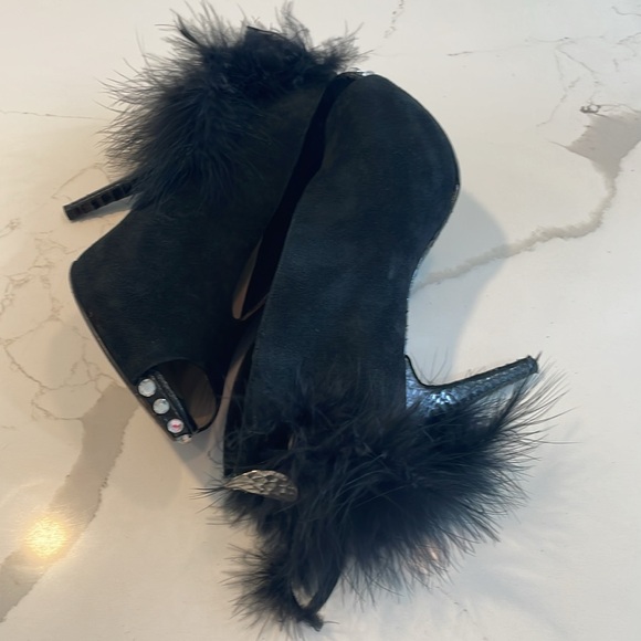 Pelle Moda Redesigned by Kim Savage - Picture 3 of 9